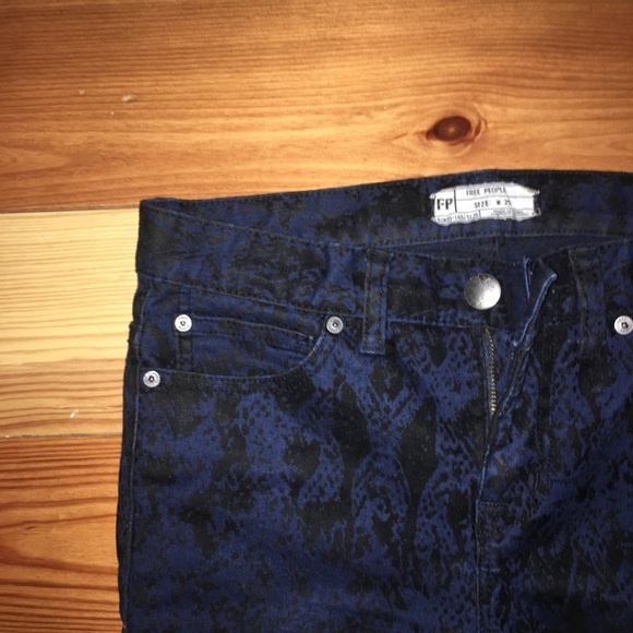 FREE PEOPLE BLUE PRINTED PANTS 25 - Picture 1 of 7